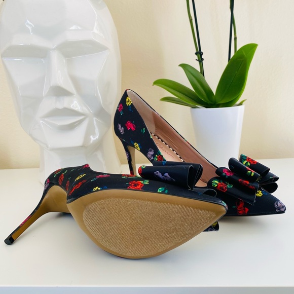 New Betsey Johnson black floral print pointed toe bow heels shoes - Picture 10 of 11